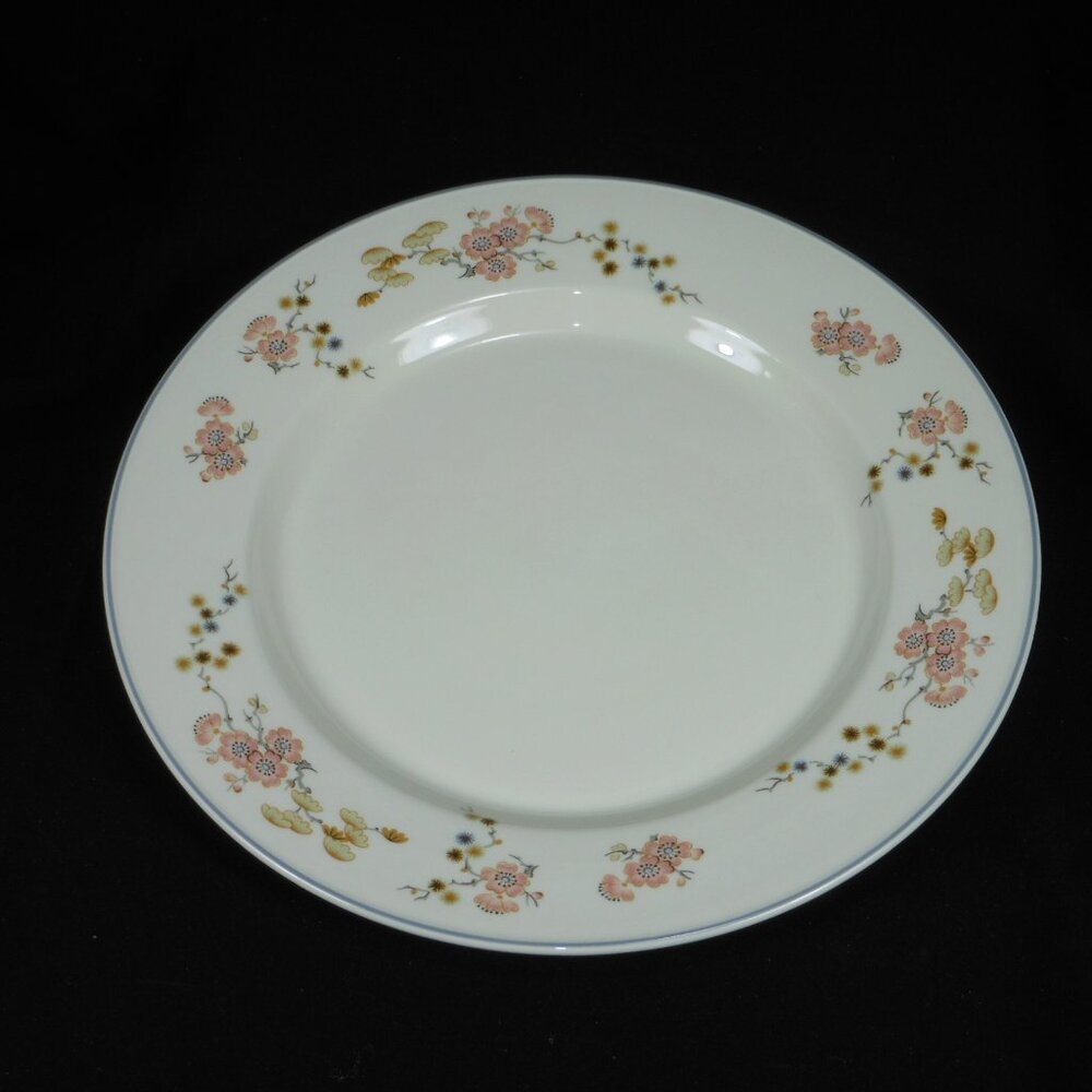 Round serving platter. Steelite International UK.